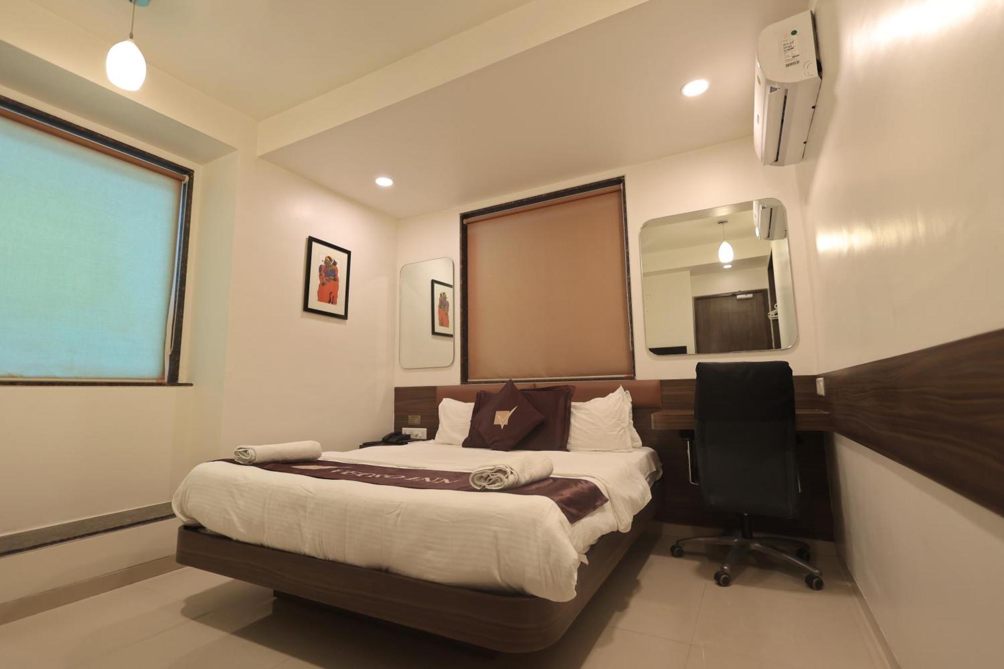 Hotel Vetro Inn Surat Esterno foto