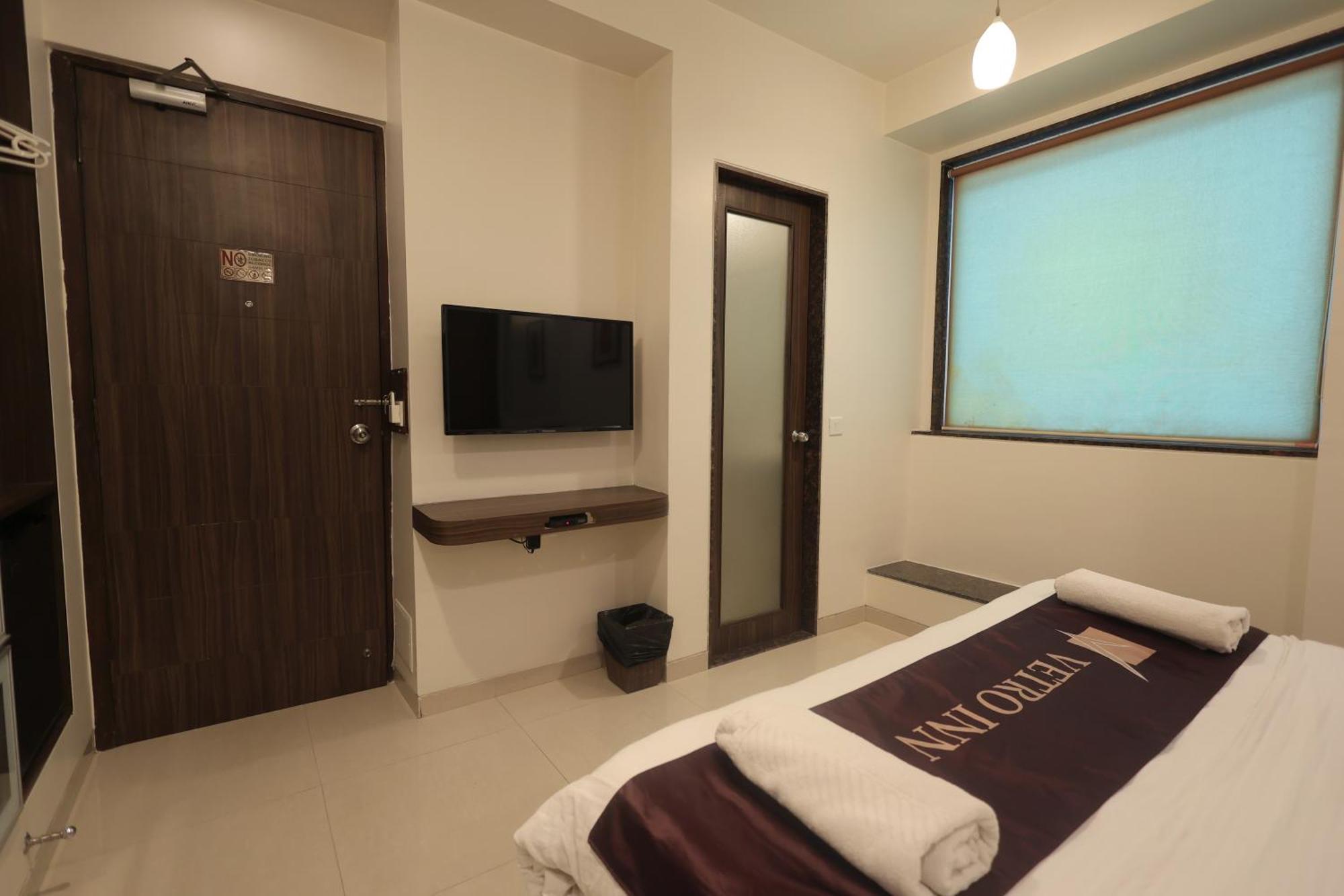 Hotel Vetro Inn Surat Esterno foto