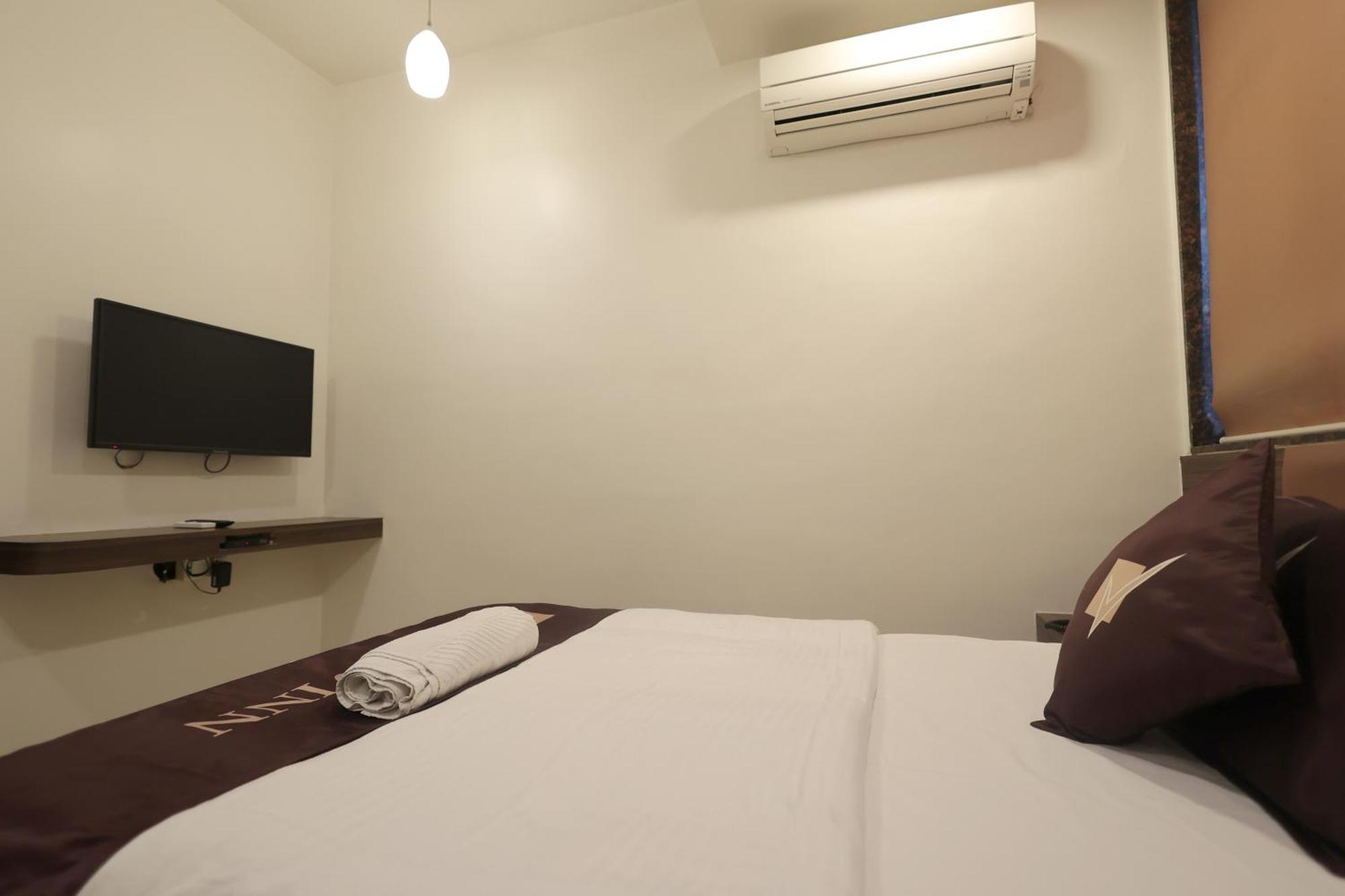 Hotel Vetro Inn Surat Esterno foto