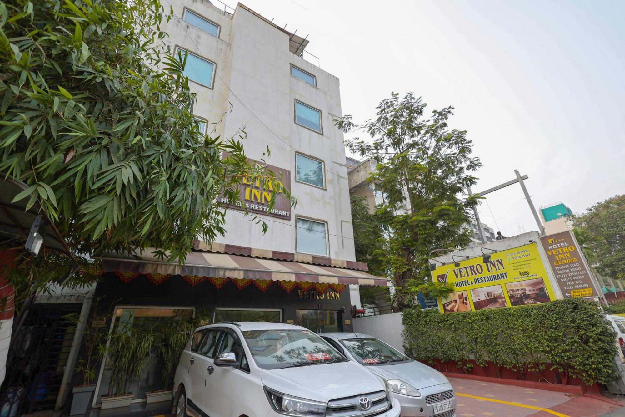 Hotel Vetro Inn Surat Esterno foto