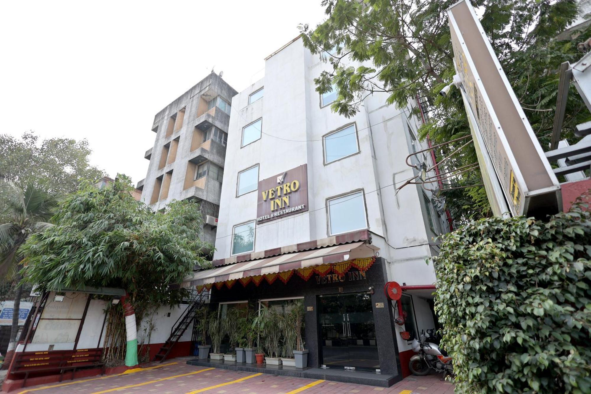 Hotel Vetro Inn Surat Esterno foto