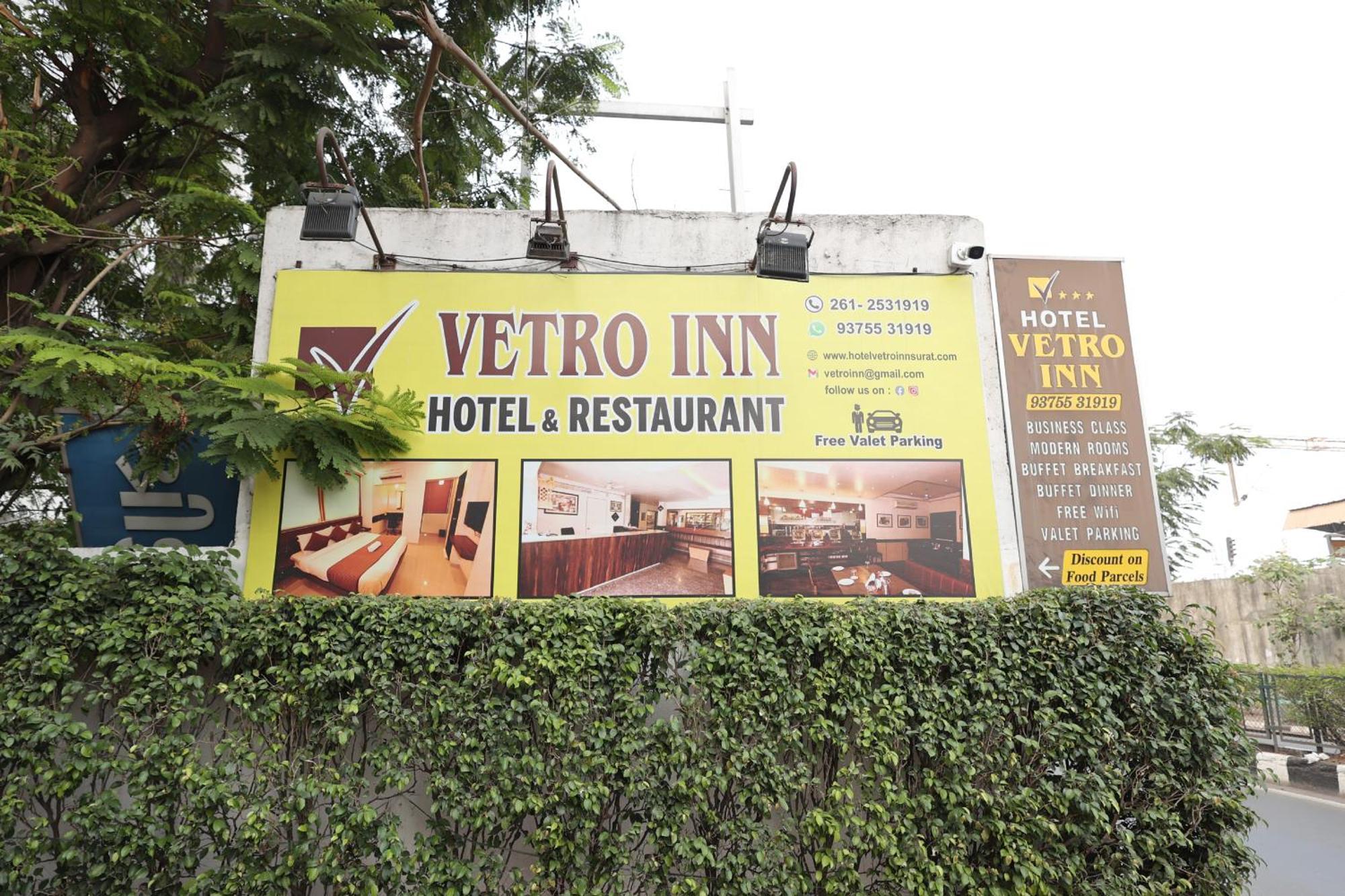 Hotel Vetro Inn Surat Esterno foto
